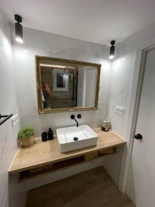 Precioso Apto Miami Playa: Beachfront Retreat With Wi-fi And Netflix Apartment *