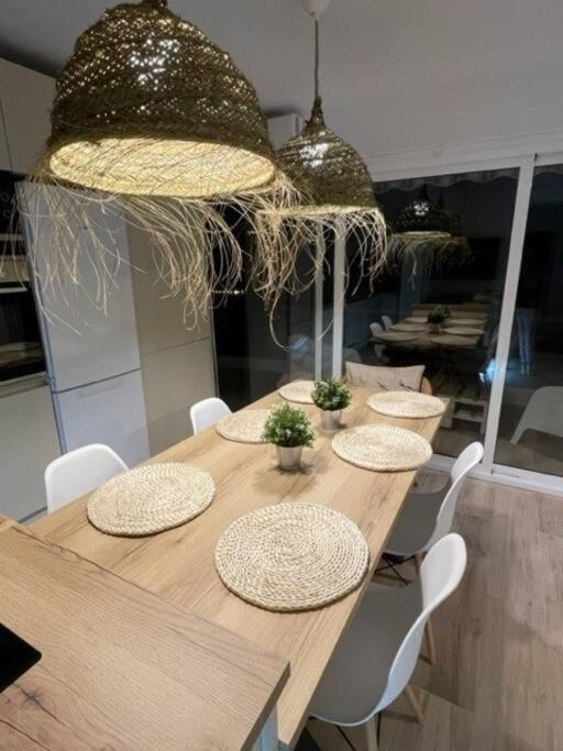 Precioso Apto Miami Playa: Beachfront Retreat With Wi-fi And Netflix