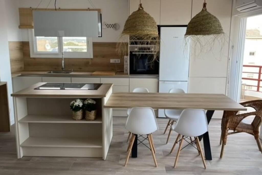 Precioso Apto Miami Playa: Beachfront Retreat With Wi-fi And Netflix