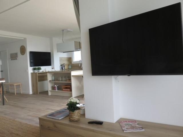 Precioso Apto Miami Playa: Beachfront Retreat With Wi-fi And Netflix