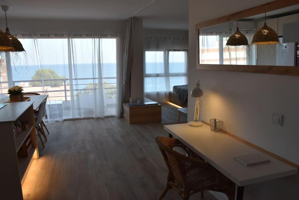 Precioso Apto Miami Playa: Beachfront Retreat With Wi-fi And Netflix