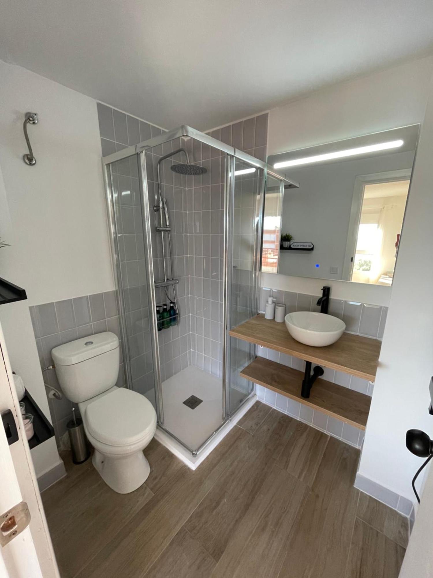 Precioso Apto Miami Playa: Beachfront Retreat With Wi-fi And Netflix
